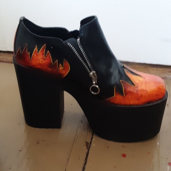 Fire walk with me! UNIF platforms size 8 - Picture 2 of 9